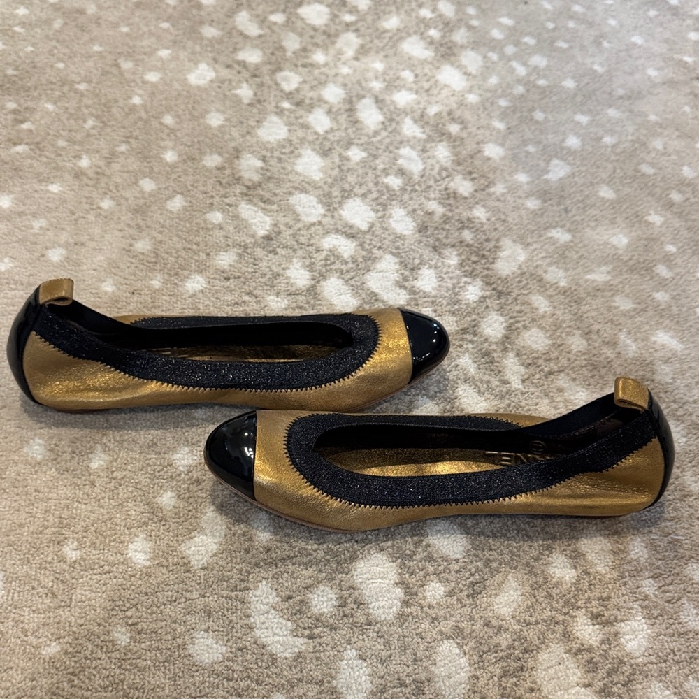 CHANEL Women's Gold and Black Flats - Picture 4 of 6
